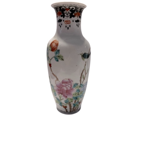 Hand painted Chinese Vase 9